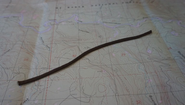 Traverse shape A straight line route on a hiking map.