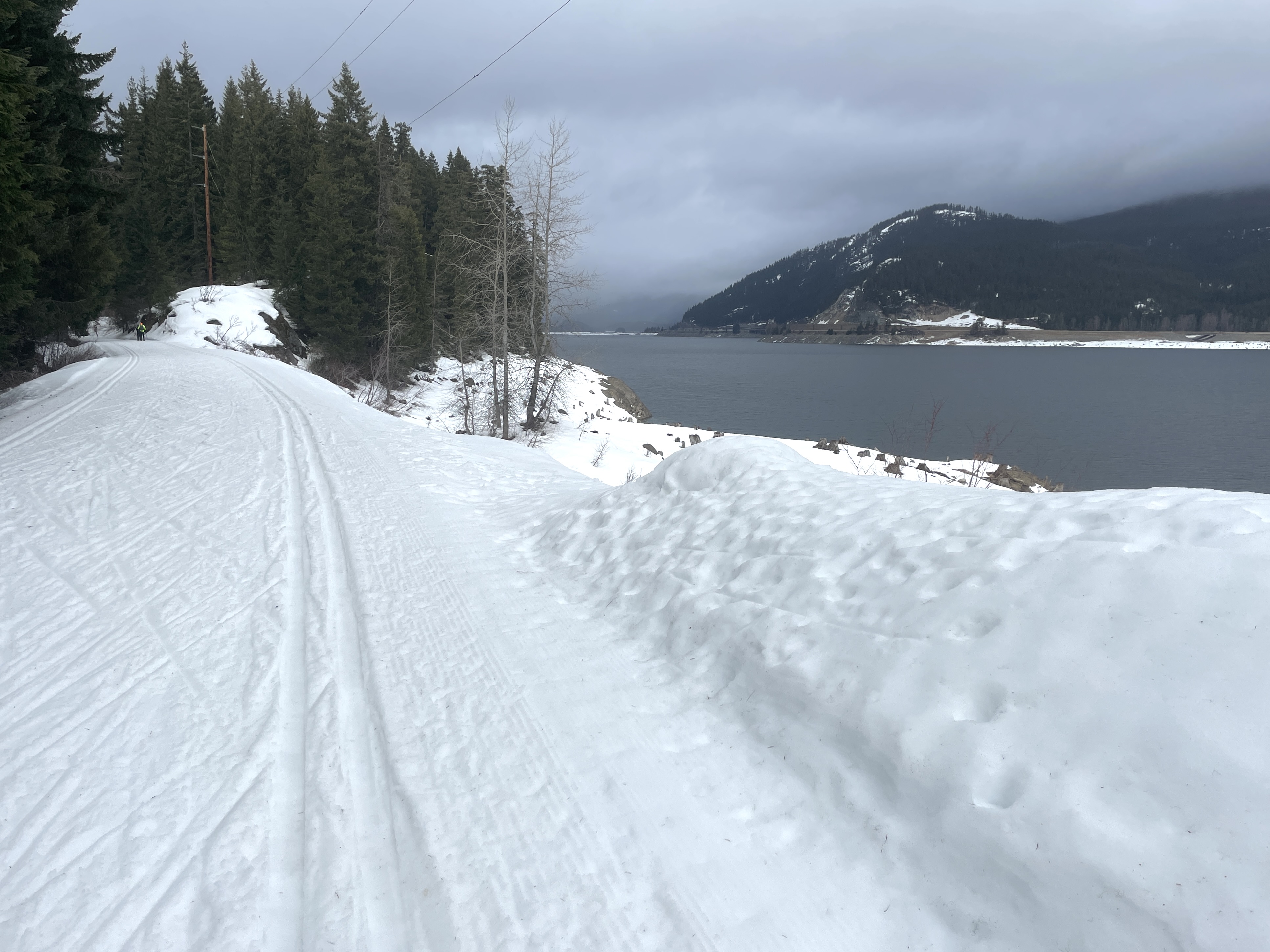 Cross-country ski tracks on the Palouse to Cascades Trail - Lake Keechelus. Photo by Lisa Elliot.