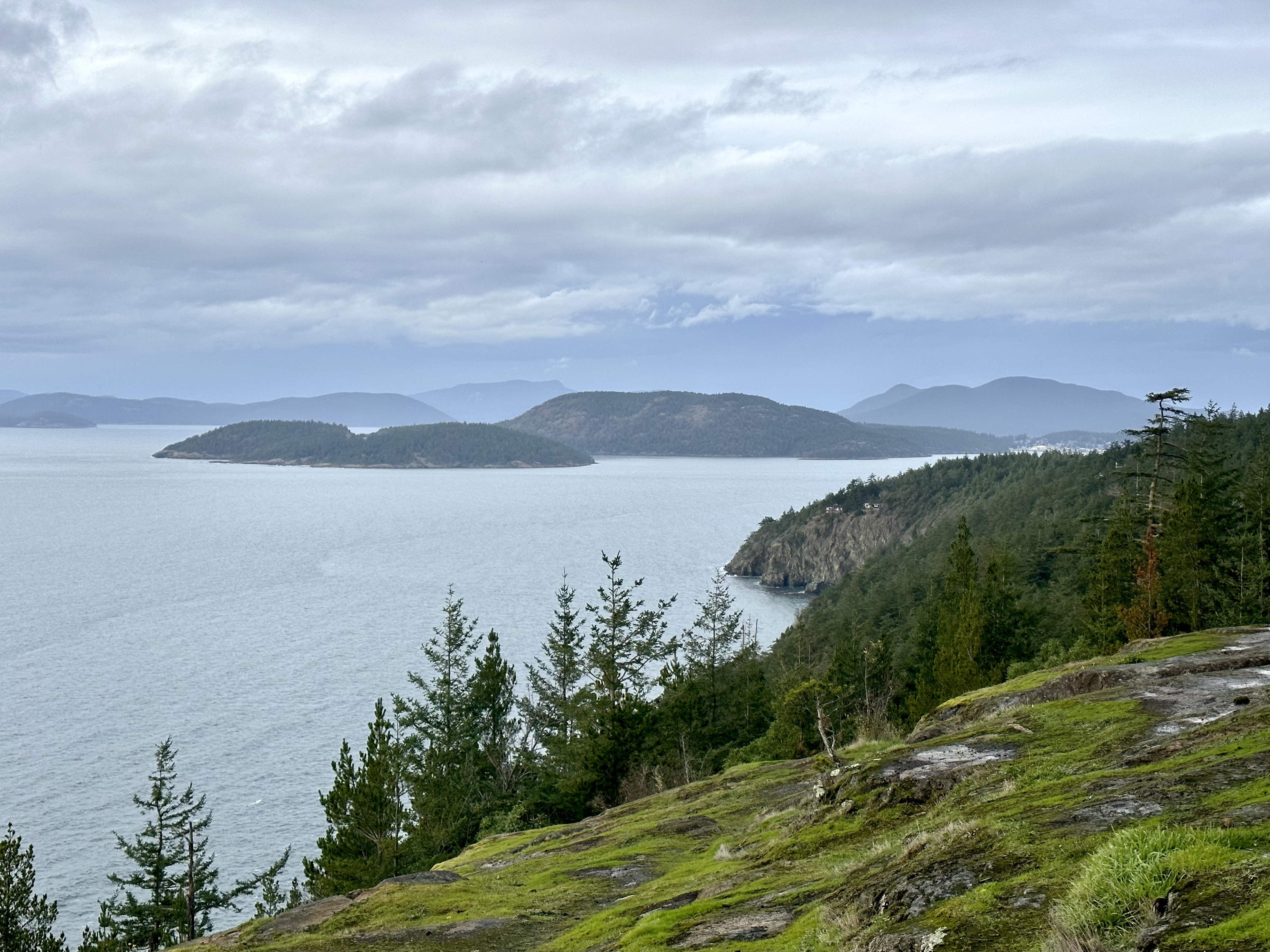 Cloudy day view from the viewpoint at Sharpe Peak - Sares Head. Photo by ZhuckYu.