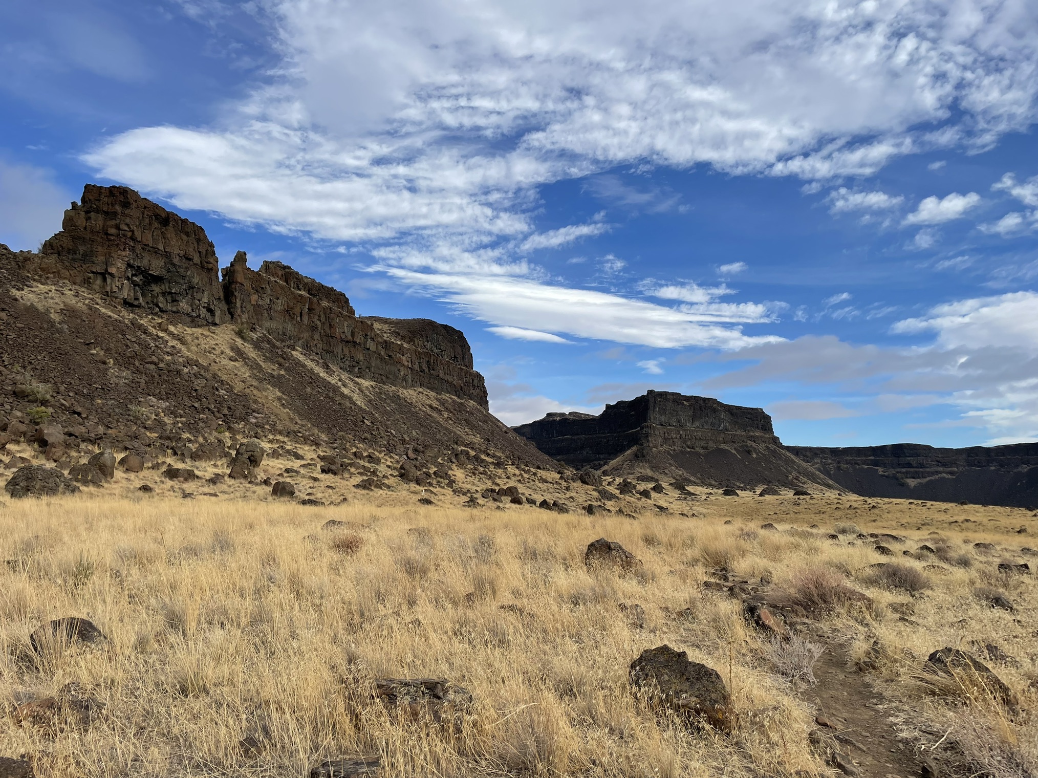 Rock formations at Sun Lakes-Dry Falls State Park - Umatilla Rock via Monument Coulee. Photo by TrailKat.