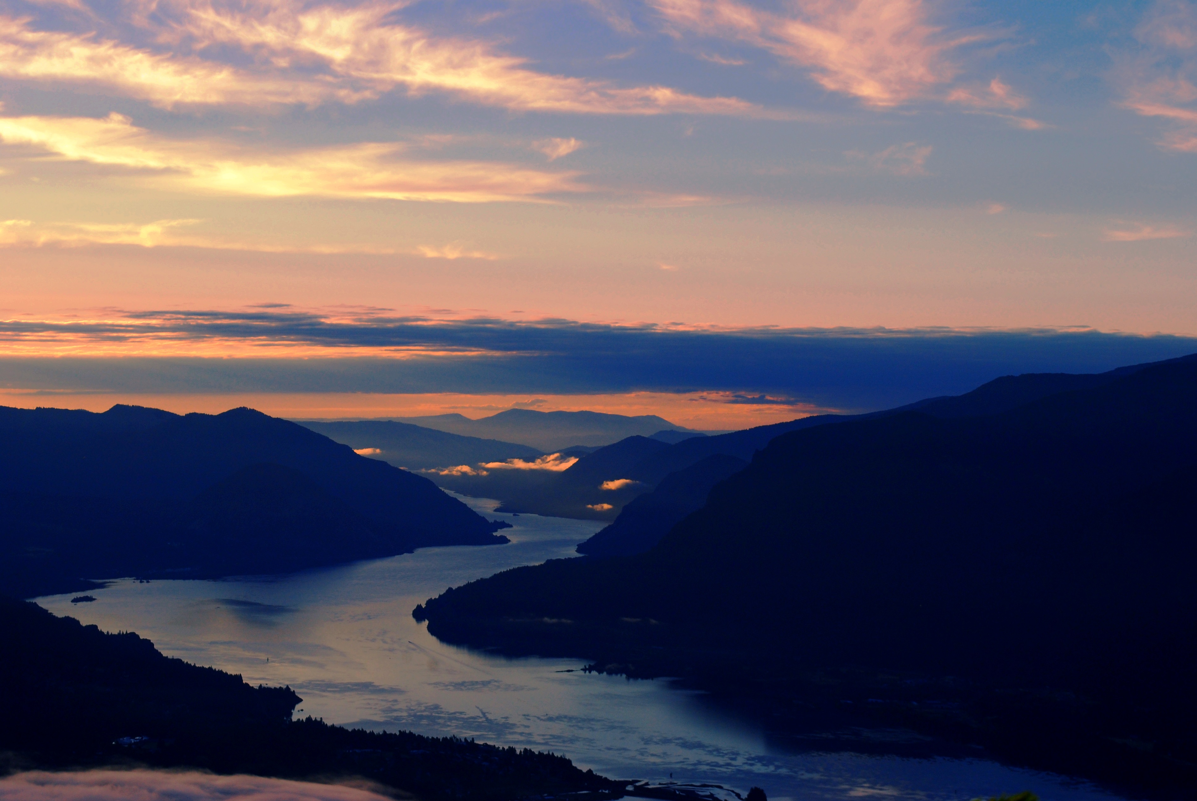 Sunrise seen from the top of Table Mountain with views of the Columbia River gorge and Mount St. Helens, Mount Adams, Mount Rainier, Mount Hood, and even Mount Jefferson!