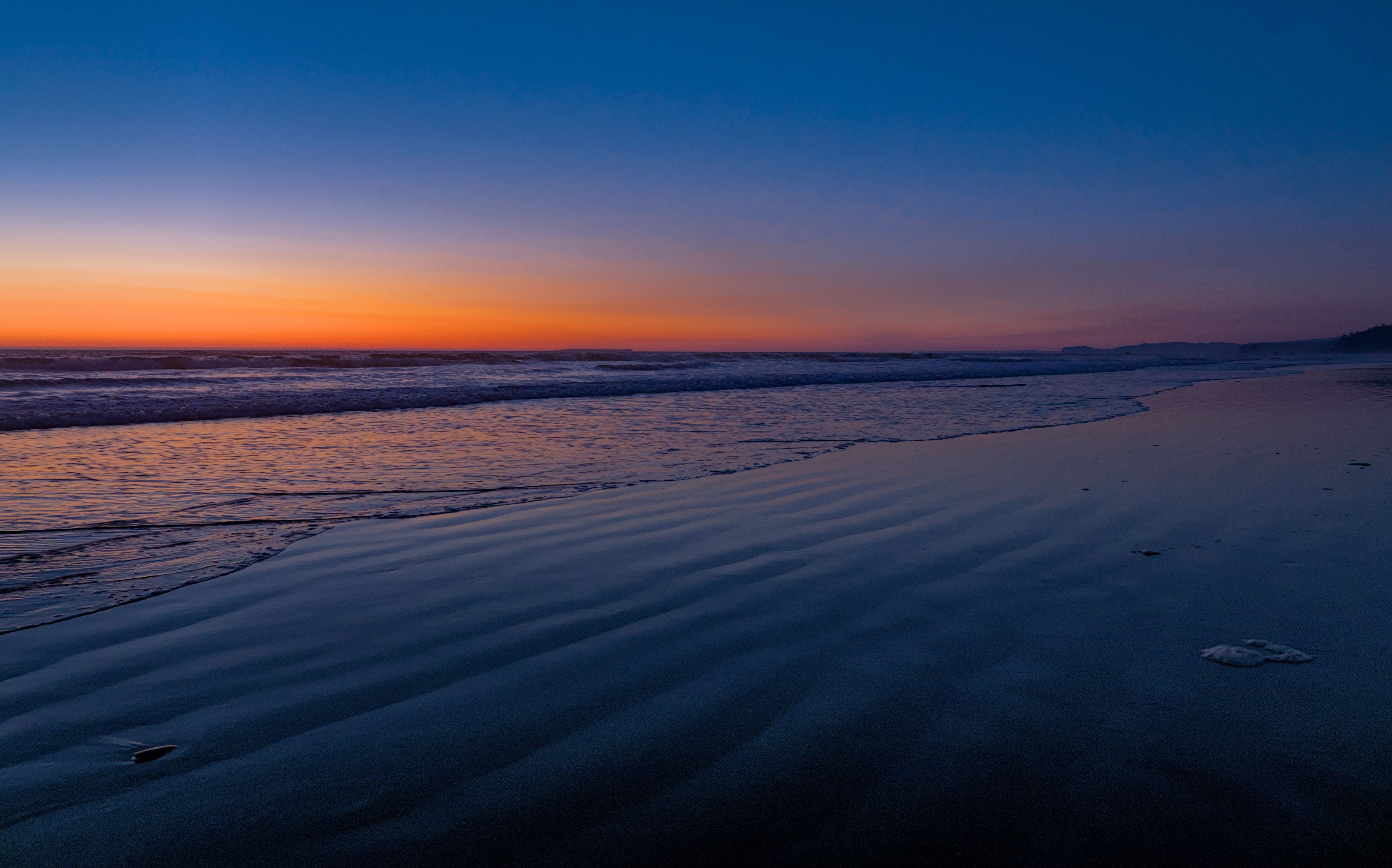 A sunset at Kalaloch Beach on the Olympic Peninsula. Photo by Jonathan Blinn.