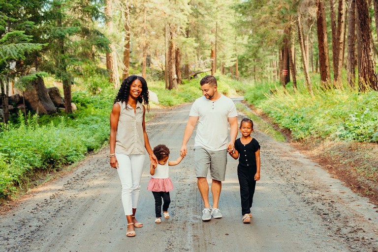 Chelsea & family. Photo by Lisha Durbin. Chelsea Murphy and family. Photo by Lisha Durbin.jpeg