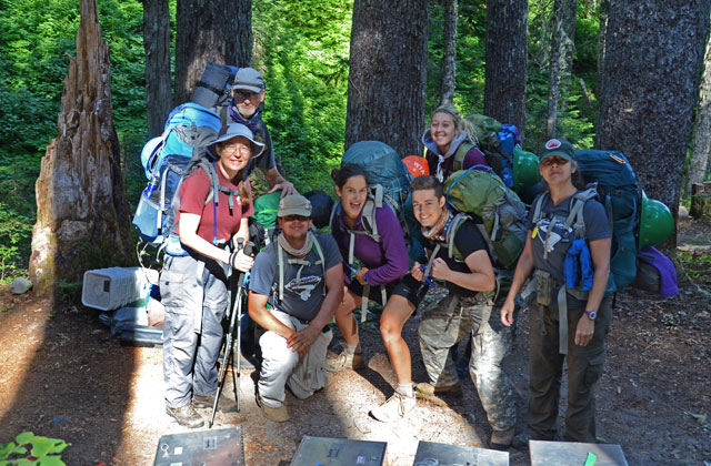 A crew on the Loowit Trail takes a farewell photo in camp after a week of great work at St. Helens. Photo by Anna Roth. 