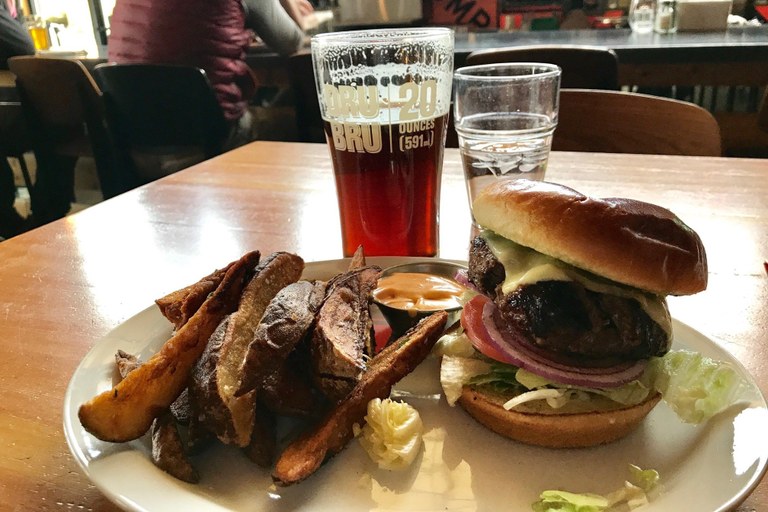 Burger. Photo by SuperRandy..jpeg