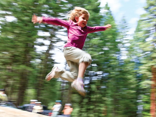 To capture this image, Buff knelt low, set autofocus to servo mode and drive to continuous shooting, and panned left to right using shutter priority at 1/50 of a second.