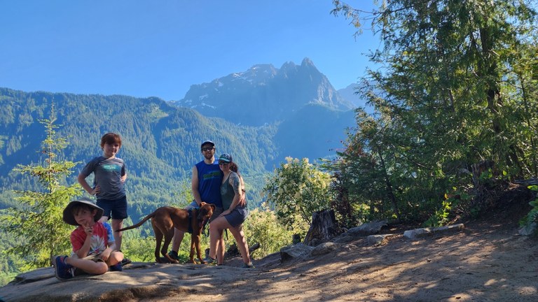 Heybrook Lookout. Photo by Rayan. Two adults, two children and a leashed dog standing at Heybrook Lookout with Mount Index in the background. Photo by Rayan.