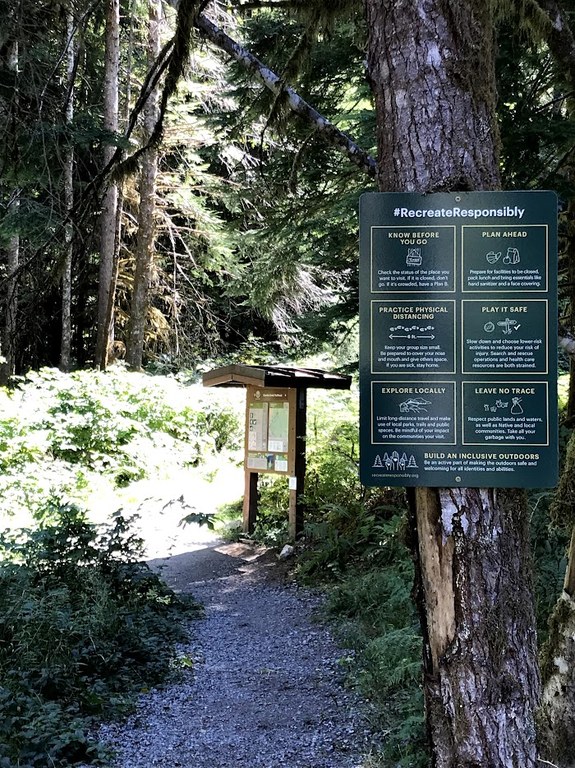 Recreate Responsibly guidelines posted at a trailhead.