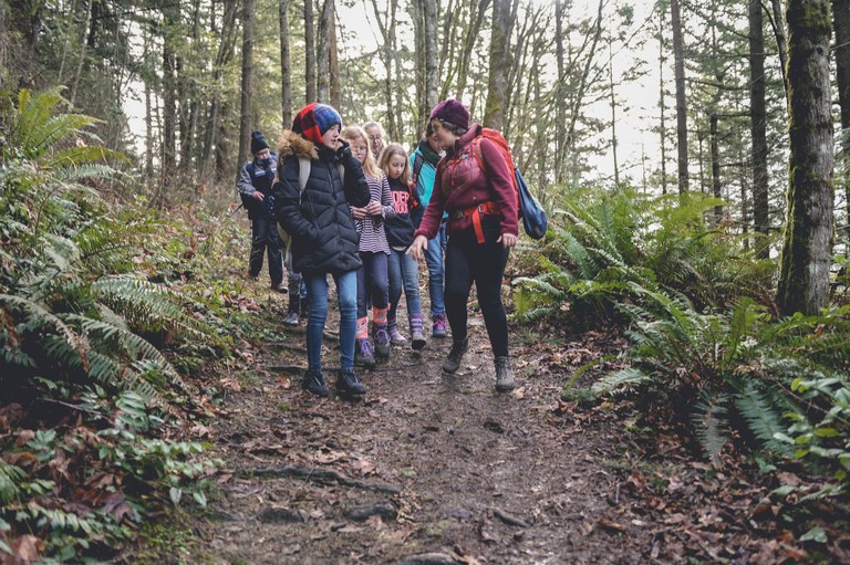 Ingrid Phillips hikes with a group of fourth graders. Photo by Britt Lê. 
