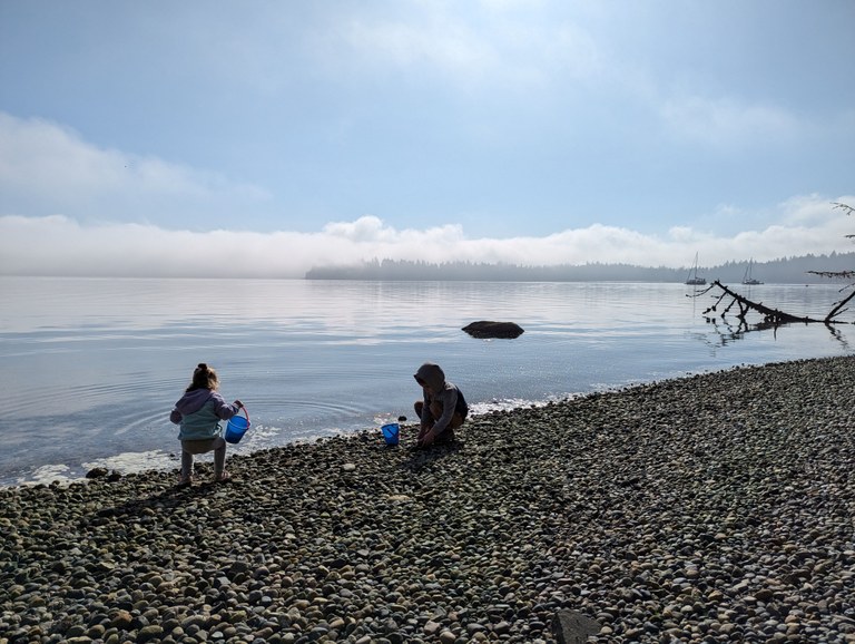 Kids playing on the beach at Penrose Point State Park. Photo by iamsarahshu.