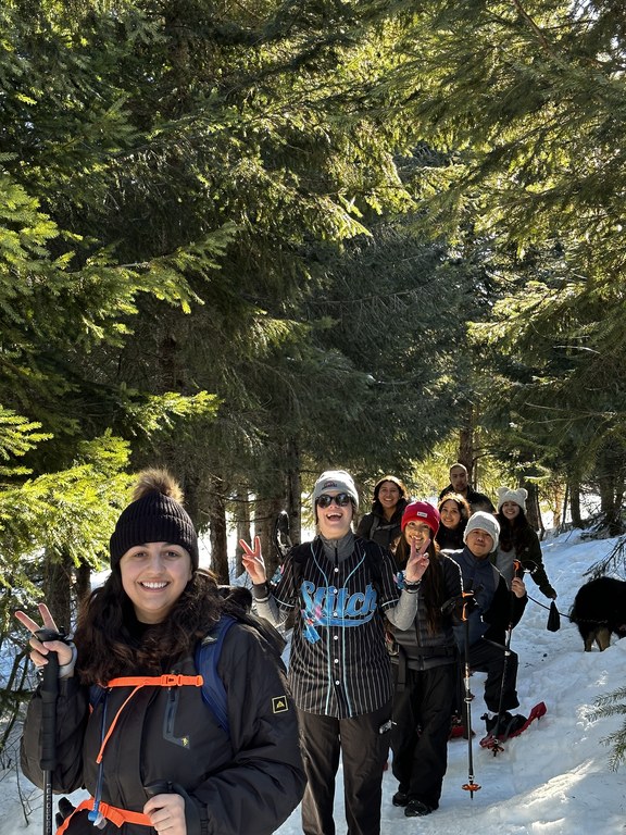 Nosotros En Naturaleza snowshoe A group of snowshoers on a trail.