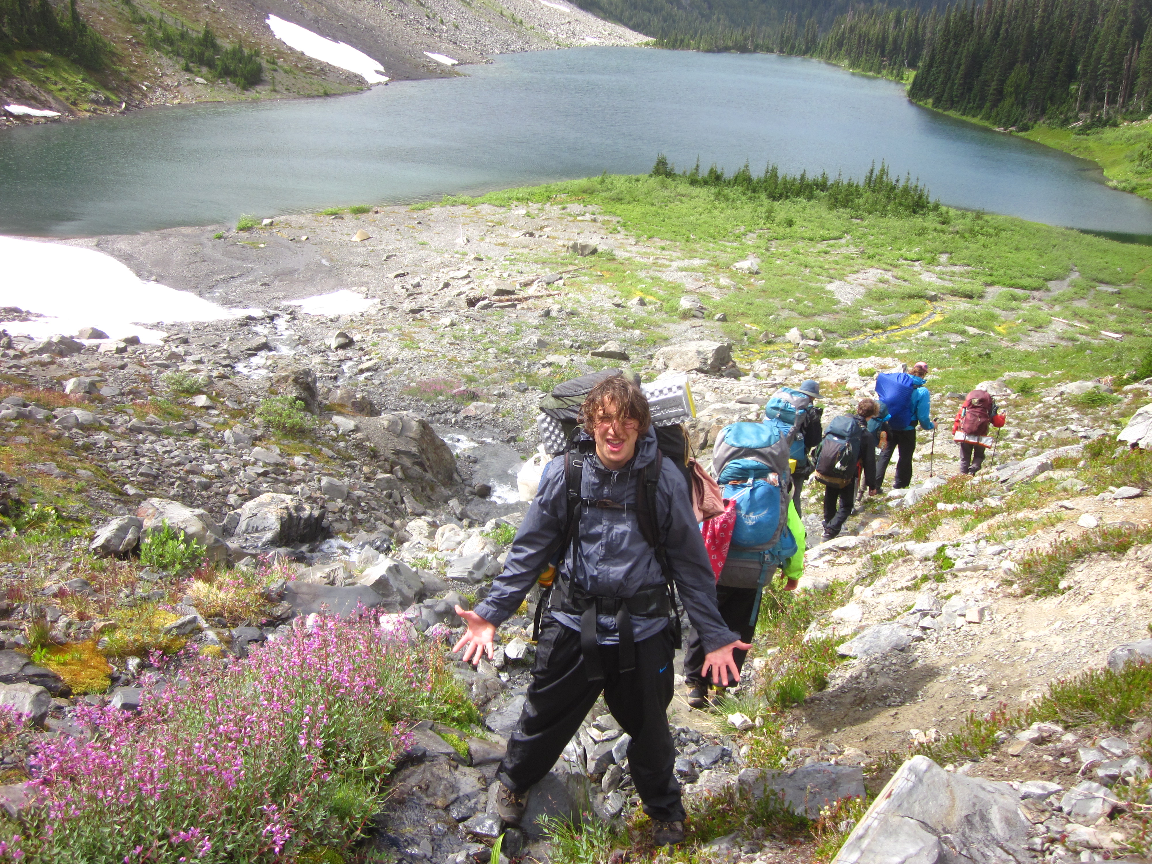 Teens backpacking with Wild Society