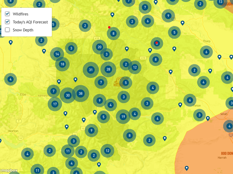 The AQI and wildfire filters on the WTA Hike Finder Map. The air quality is not good, and the Wildcat Fire is in view. 