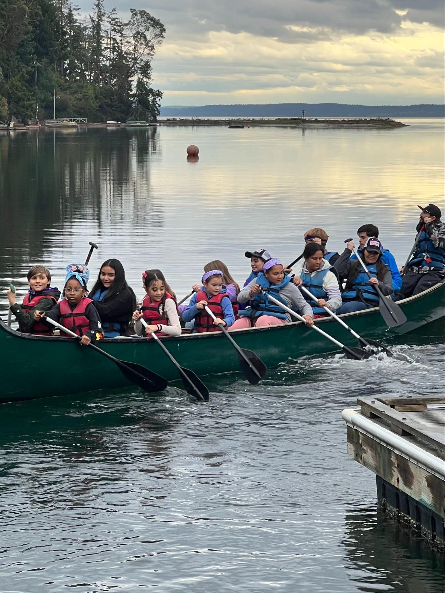 Students with Tacoma Online learning to canoe at Camp Seymour