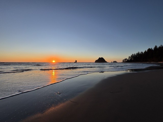 A colorful sunset at Toleak Point beach. Photo by trip reporter samjones.