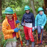 Youth Volunteers at Cougar Mountain. Photo Credit: Jon Nishimura