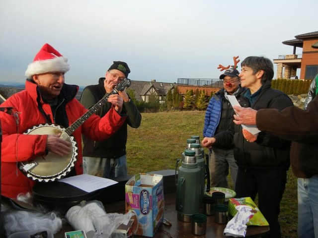 Pete Dewell on banjo and Craig Jackson on harmonica led the sing-along caroling post-work party. WTA Executive Director Karen Daubert (right front) sang out loud for all to hear while Jon Nishimura as Rudolph looked on approvingly. Photo by Julie Cassata.