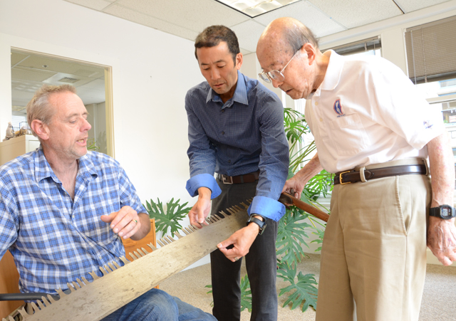 Cross Cut Shiosaki Donation Fred (right) and Michael Shiosaki (center) with the crosscut saw that WTA Field Program Manager Alan Carter Mortimer inspects.