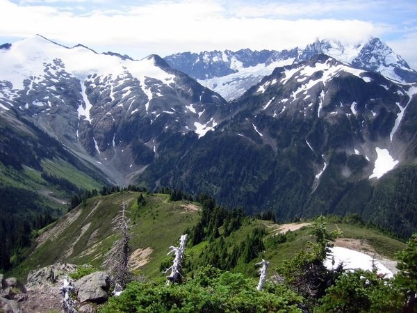 Mt Ruth, Mt Shuksan and the trail up from Hannegan Pass