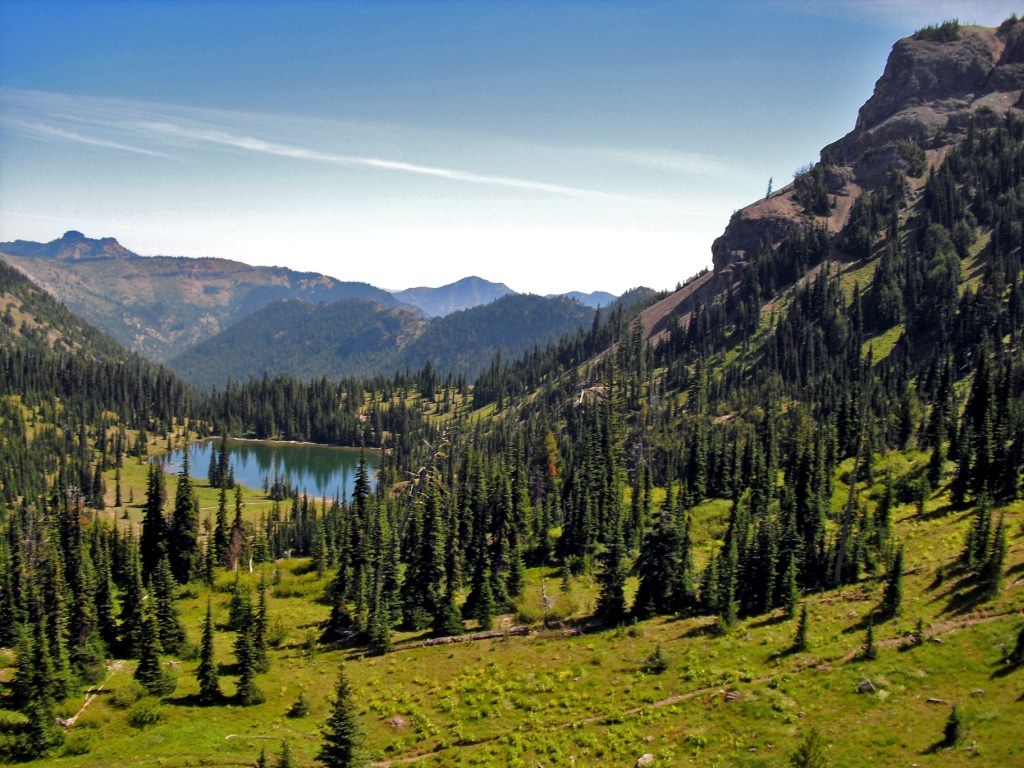 Beautiful Basin Lake. Trout in the water, goats on the rocks(photo by Riri).