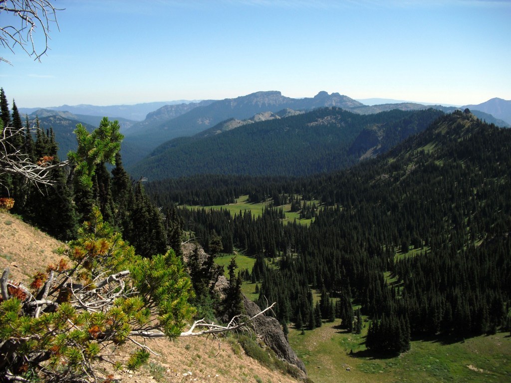 Lake Basin (photo by Riri).