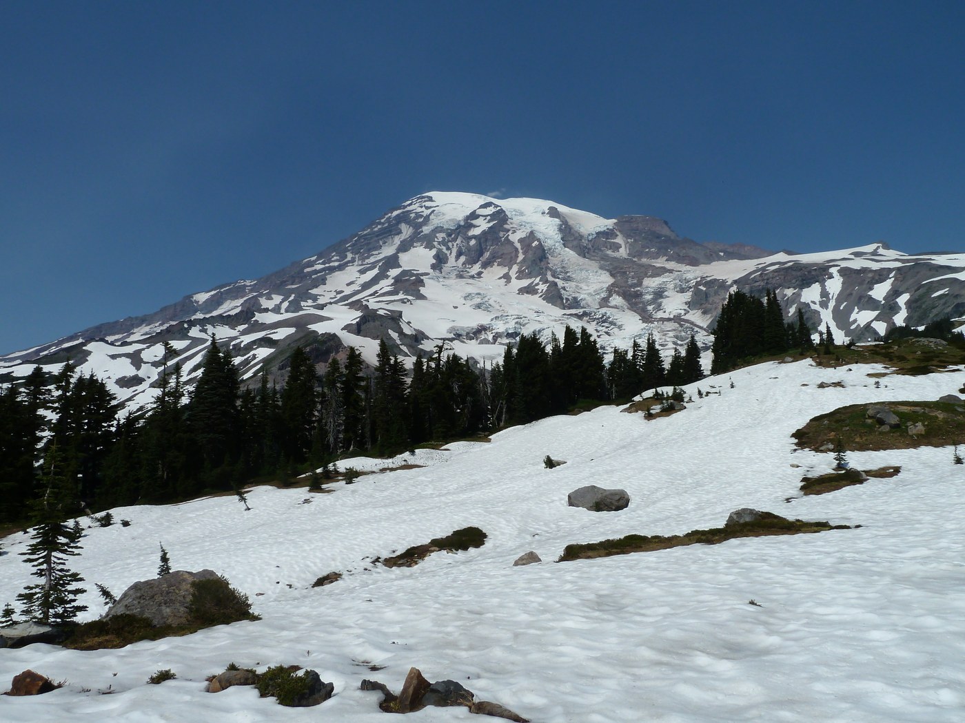 The end of the Alta Vista trail - rest on the rocks and let your children play in the snow! Photo by sweetgreen.