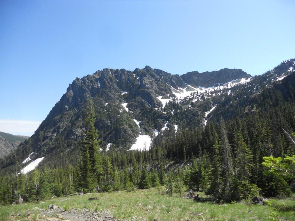 Esmeralda Peaks, from the Esmeralda Basin Trail. Photo by DestinationUp.