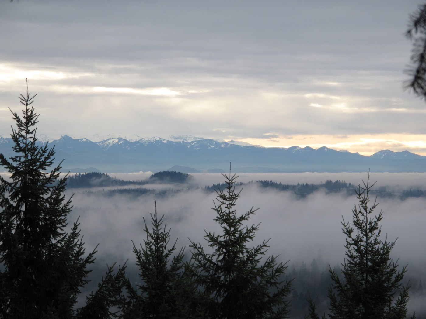 the view off De Leo wall over the Renton highlands towards the Cascades