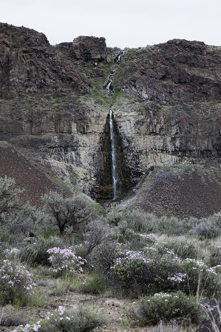 Big waterfall at the head of the coulee