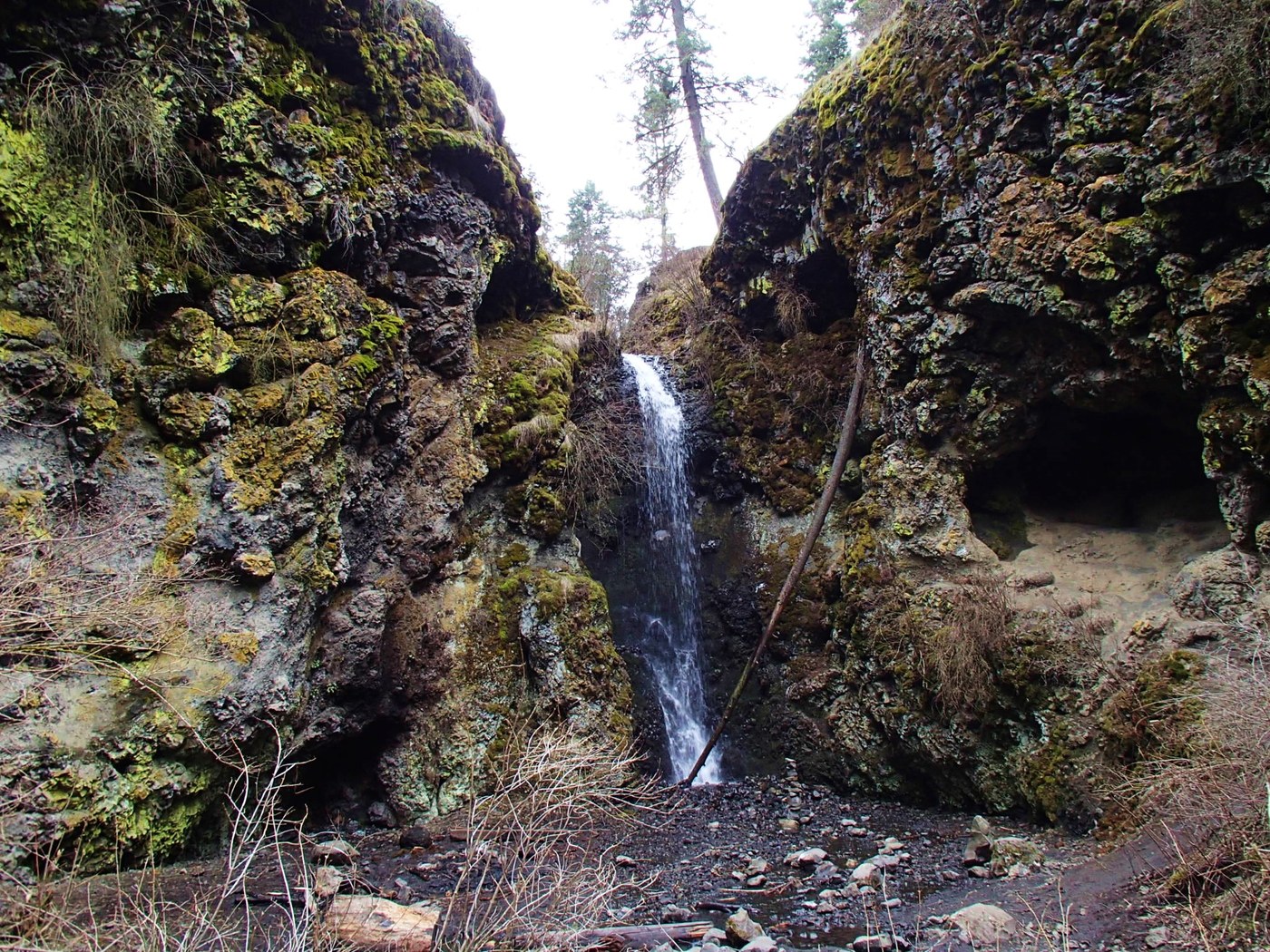 The waterfall; B.Goebel