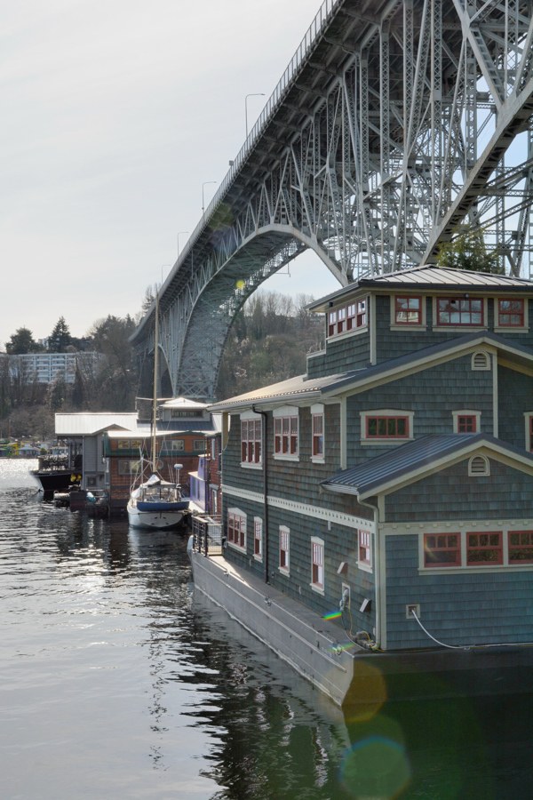 Houseboat and Aurora Bridge