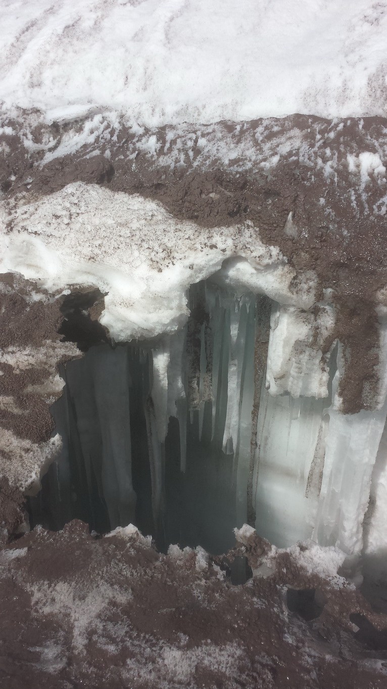 Big transverse crevasses above 9000 feet on the Muir Snowfield