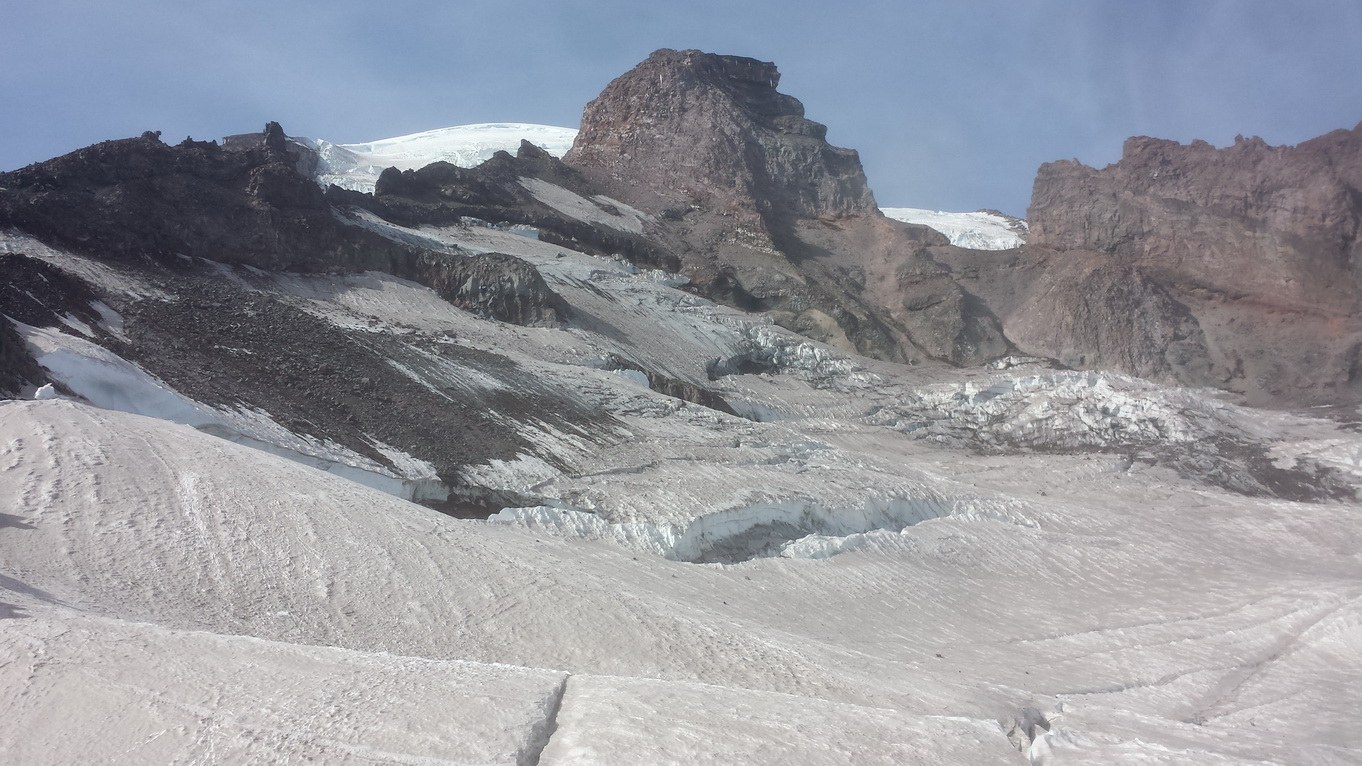 Spectacular scenery between Camp Muir and the Cadaver Gap
