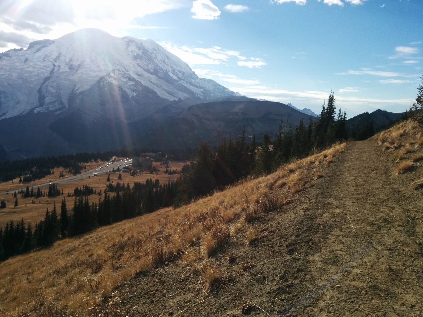 The wide trail leading up Sourdough Ridge toward Dege.