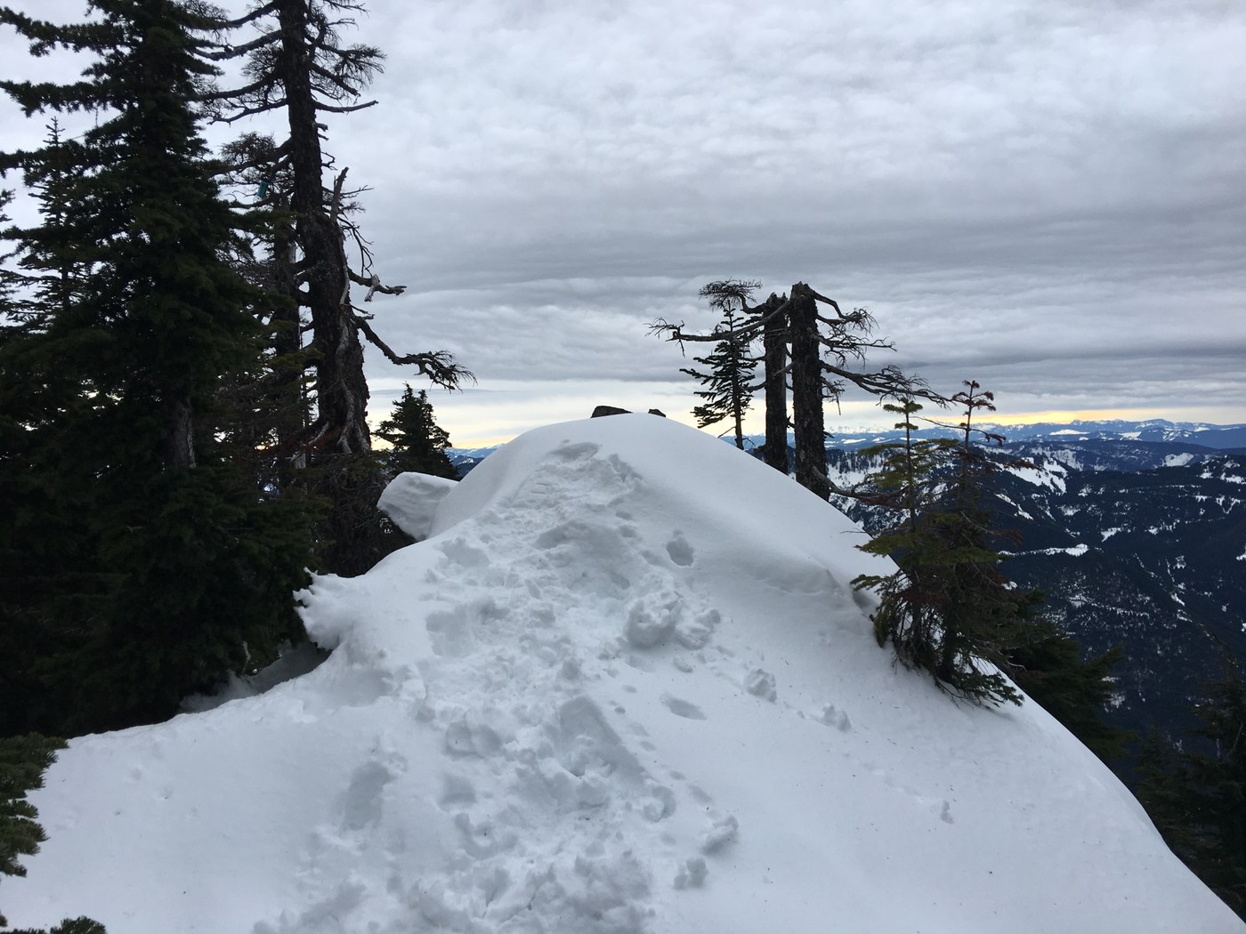 Dirtybox Peak by JohnFang