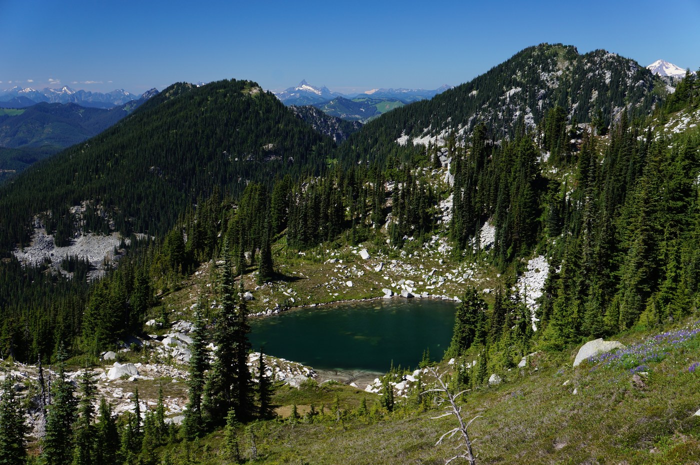 Yosemite valley in snow, image size:1400x930