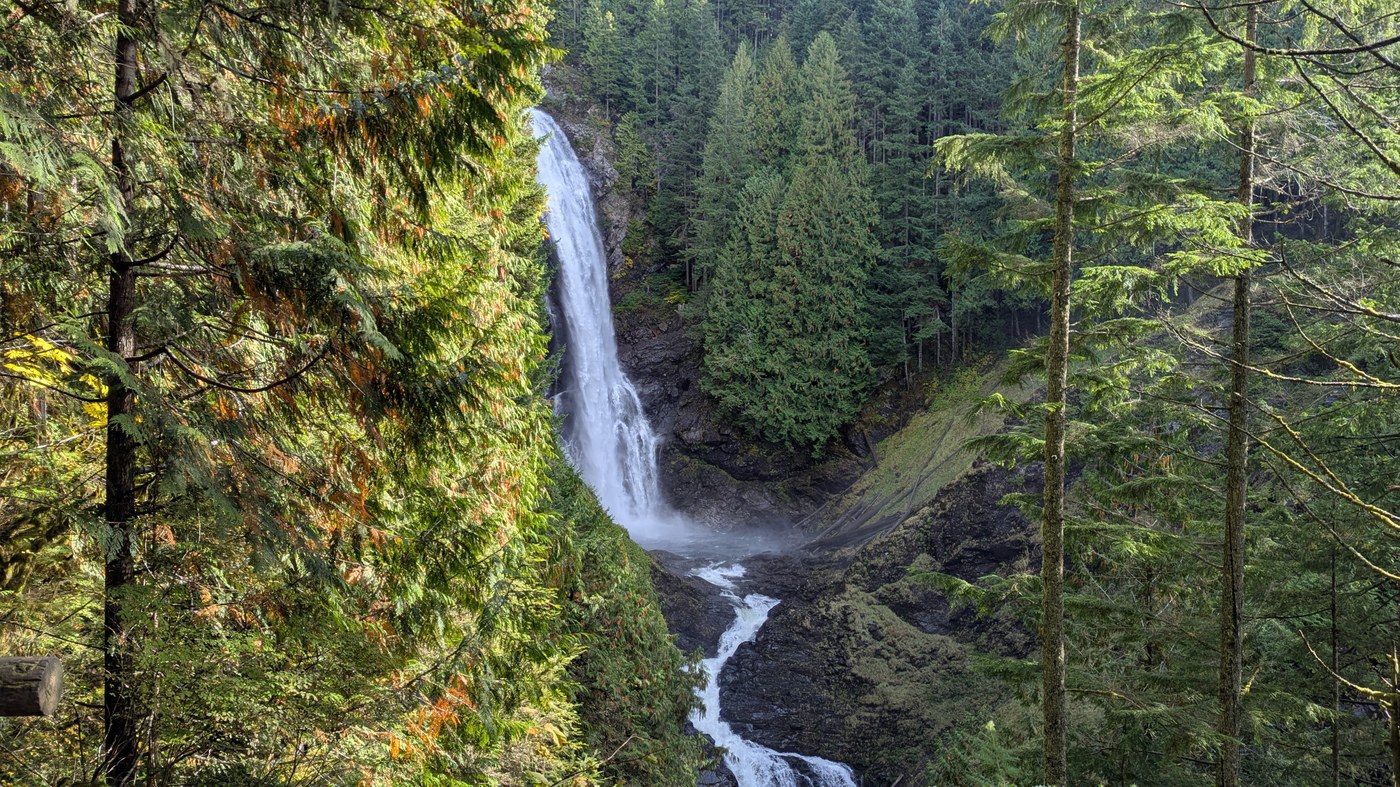 Middle falls viewpoint (arguably the highlight of the trail)